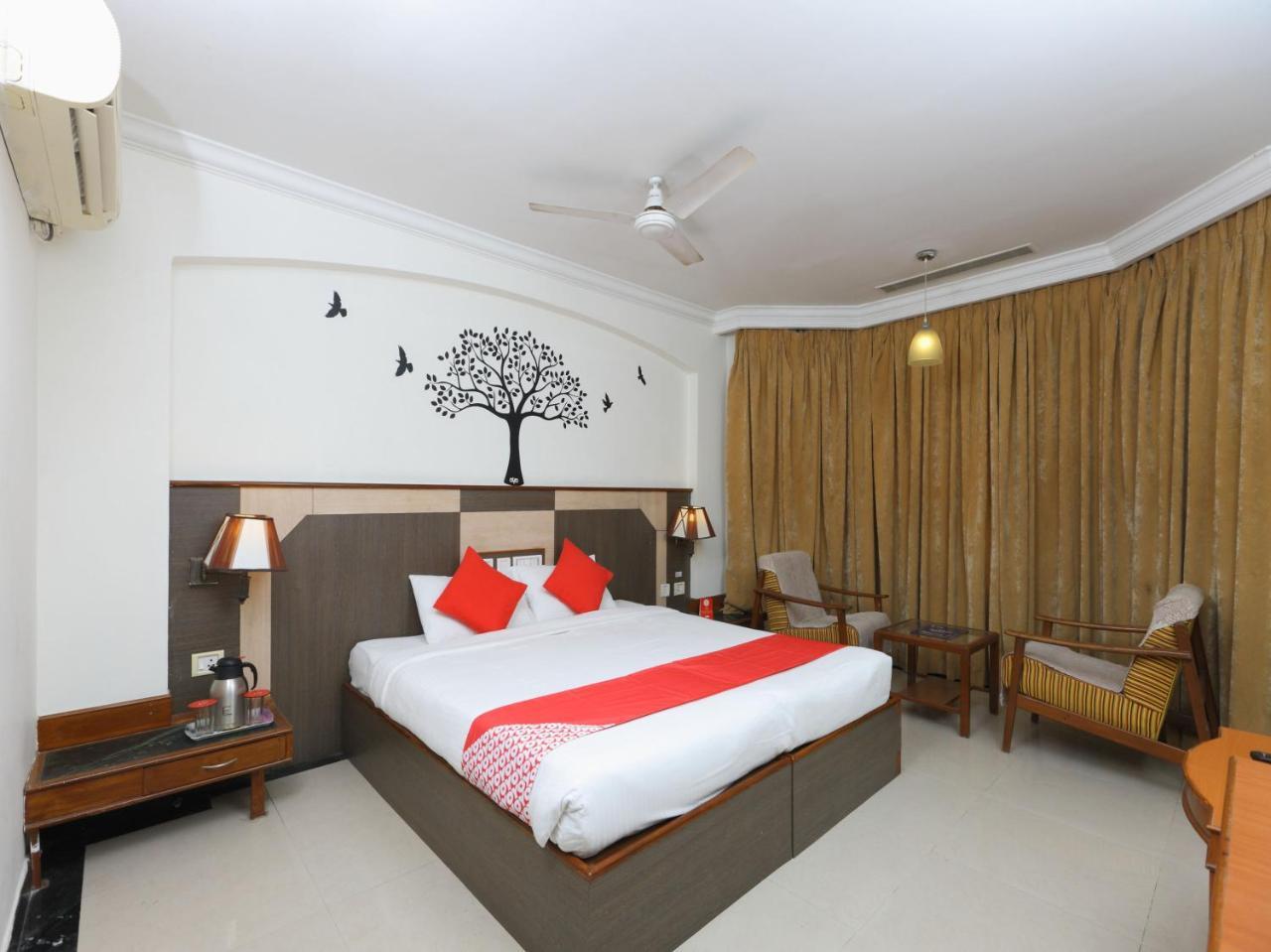 Oyo 1081 Hotel Sindhu International Тирупати Экстерьер фото